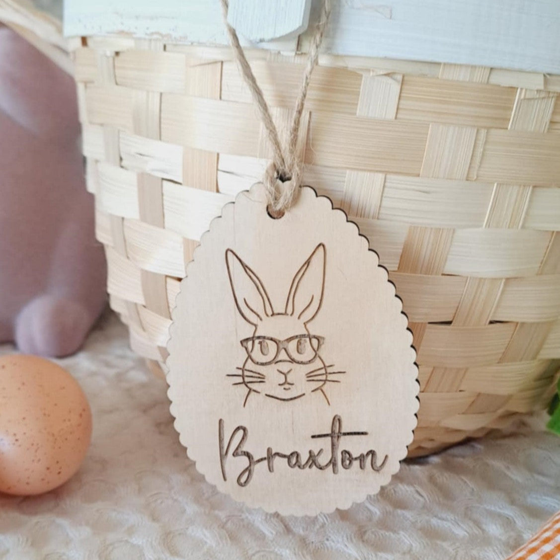 Scalloped Timber Easter Gift Tag